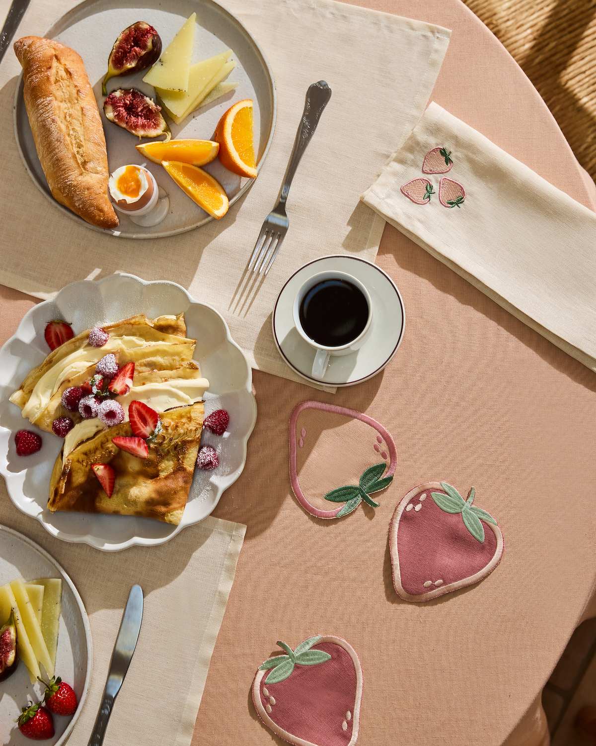 Les Fruits Fraise Table Bundle