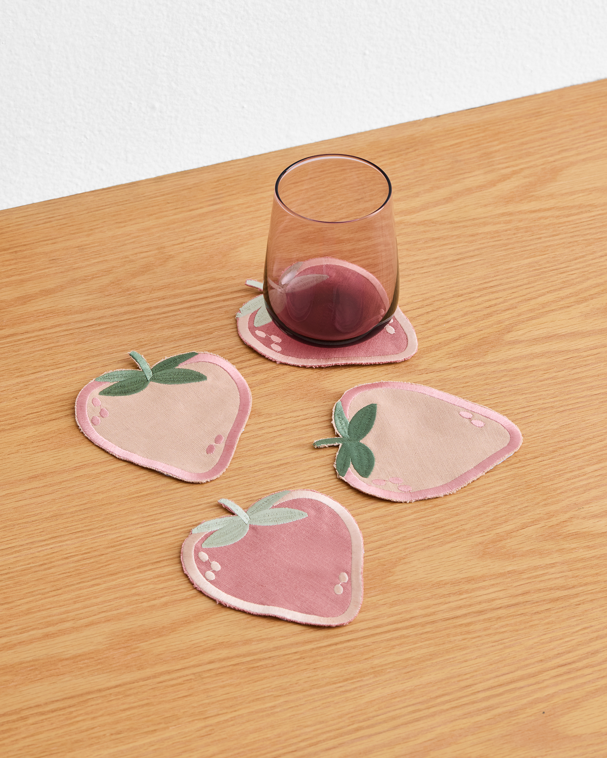 Les Fruits Fraise Table Bundle
