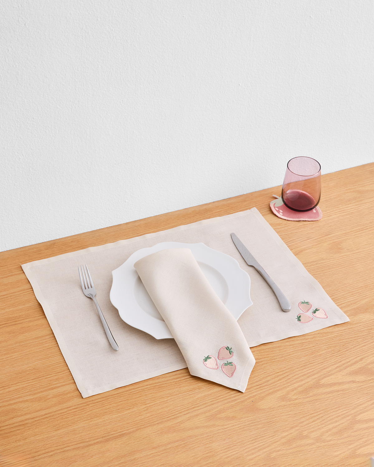 Les Fruits Fraise Table Bundle